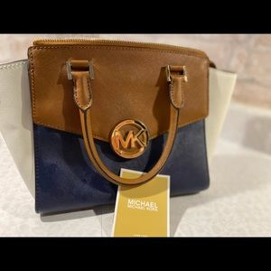 Micheal Kors purse